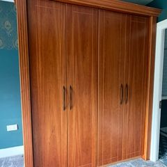 Fitted wardrobe with internal drawers