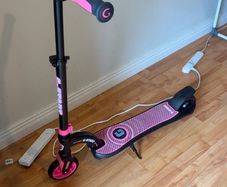 kids electric scooter like new. Never used outside