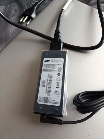 Laptop cable charger Samsung