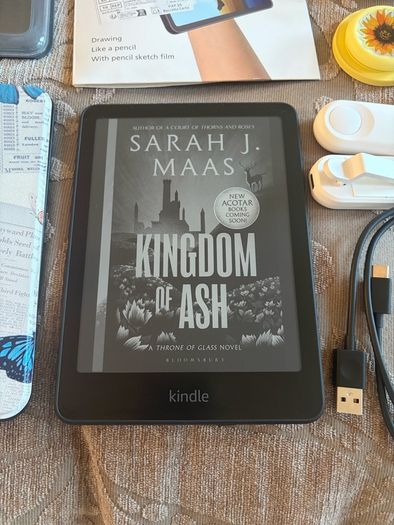 kindle paperwhite 12th gen bundle (2024, 16gb, no ads)
