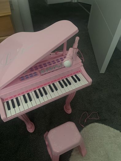 kids pink piano