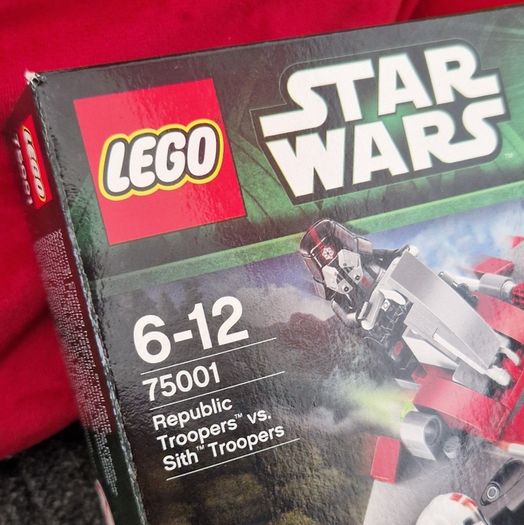 LEGO Star Wars Republic Troopers vs South Troopers (75001) free shipping