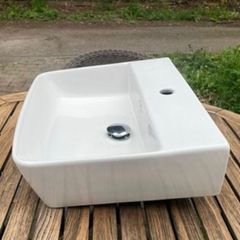 White Basin / Bathroom Sink