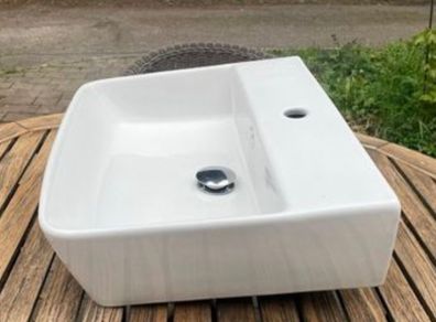 White Basin / Bathroom Sink