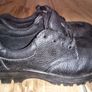 Steel tipped work shoes Image 3