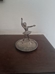 ballerina ring holder