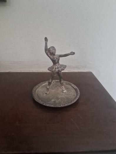ballerina ring holder