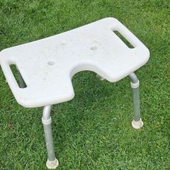 Extendable shower stool