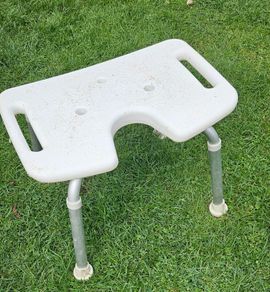 Extendable shower stool