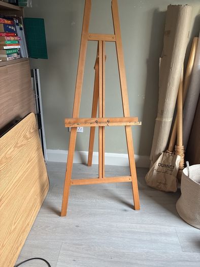 Artist easel