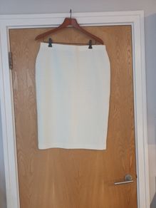 M&S Ivory  Skirt.   S.16.    New - No Tag.