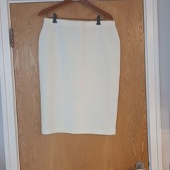 M&S Ivory  Skirt.   S.16.    New - No Tag.