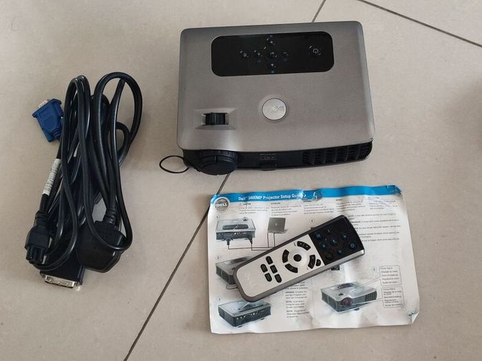 Dell DLP projector with carry case