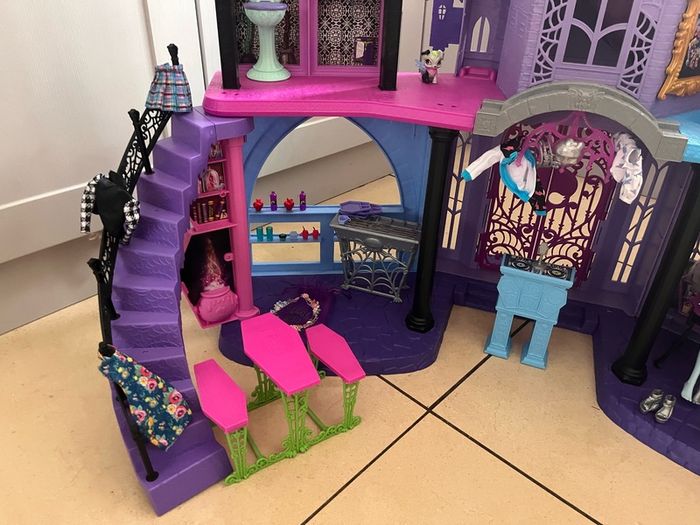 Monster High Playset Haunted High School