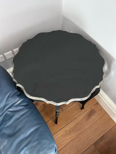 Entrance table
