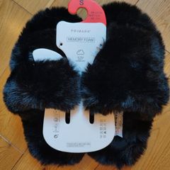 BNWT Size 3/4 fluffy slippers