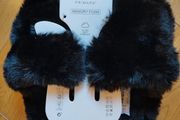 BNWT size 3/4 fluffy slippers