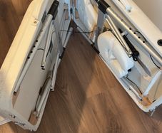 massage / therapy table foldable
