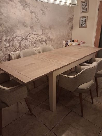 Extendable Solid oak table