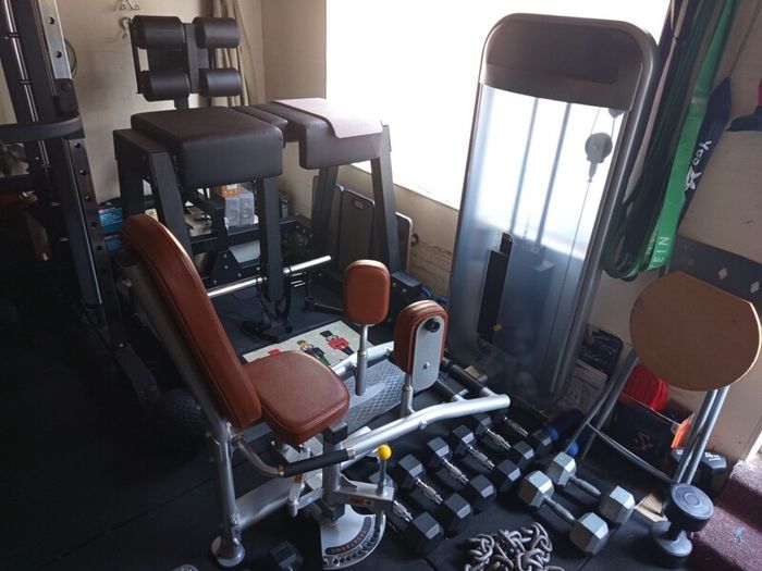 Hip adductor/abductor machine