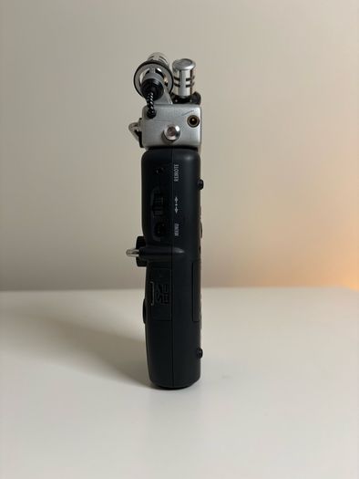 Zoom H5 Audio recorder, SD Card & hard case