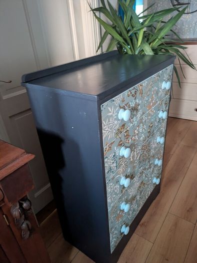 chest of drawers