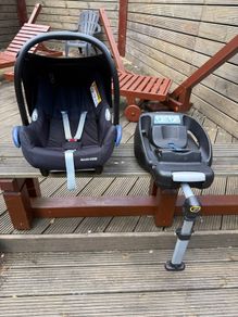 Maxi Cosy car seat and iso fix base