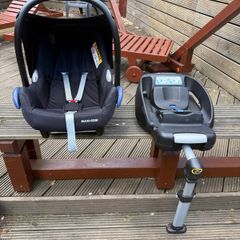 Maxi Cosy car seat and iso fix base