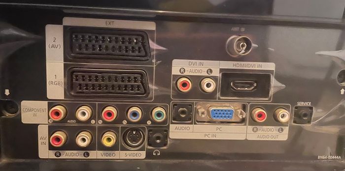 Samsung flatscreen with remote