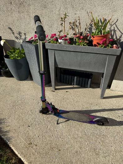 Folding scooter