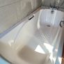 Bath with taps - side screen - shower head Image 2