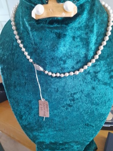 pearl necklace