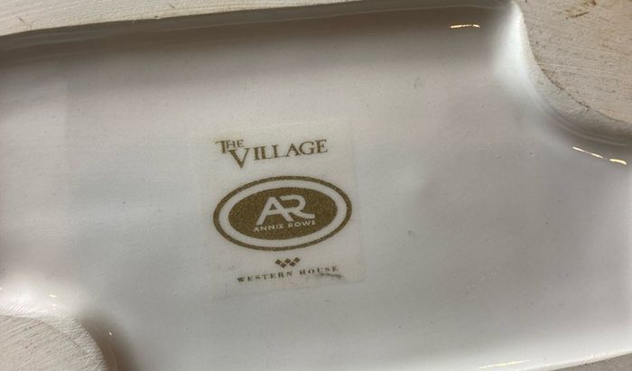 Annie Rowe collectable tea pot