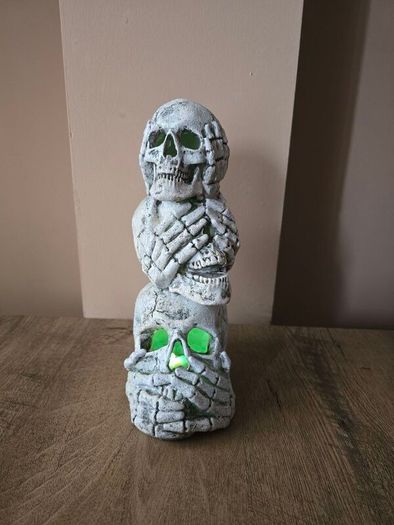 Halloween stack of skulls (LED)