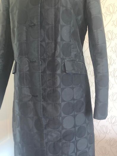 Light weight black coat with beautiful circle design