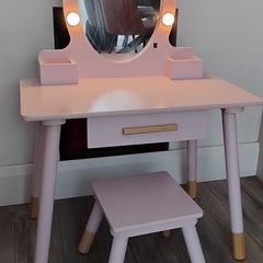 Kids vanity unit