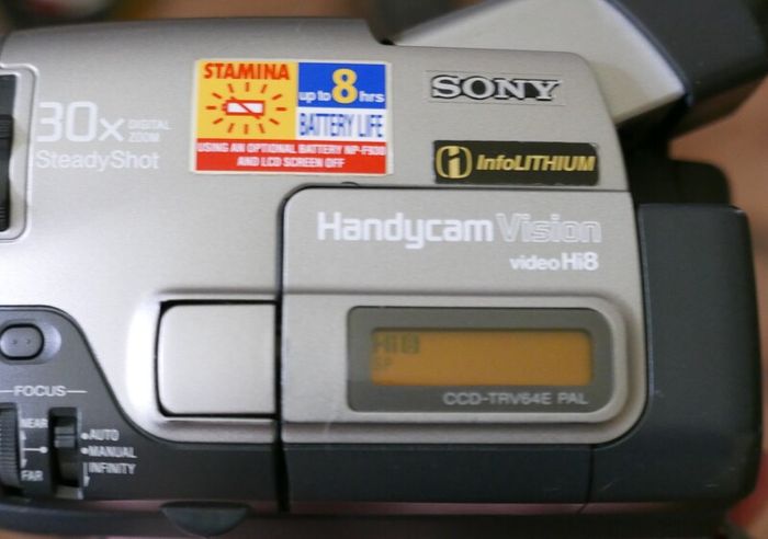 Sony Handycam CCD-TRV64E Hi8 Analogue Camcorder