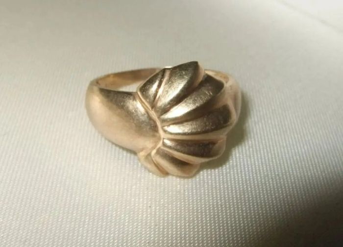 Vintage Hallmarked 9ct Gold 'Oyster' Ring
