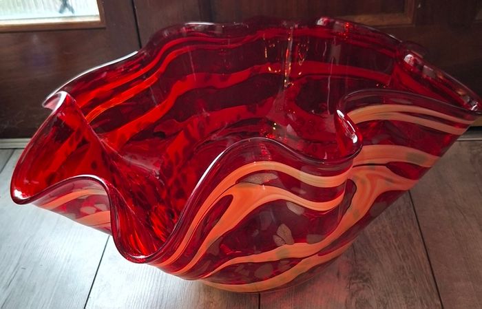 Glass bowl