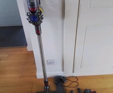 DYSON V7 Cordless Vacuum Cleaner