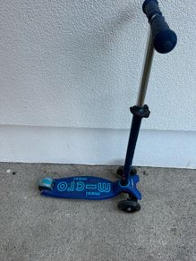 Maxi Micro Deluxe LED Scooter