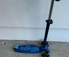 Maxi Micro Deluxe LED Scooter