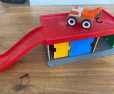 Garage with Tow Truck (IKEA Lillabo)