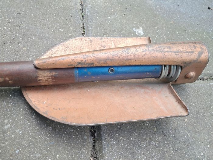 Japanese Folding Trench Shovel