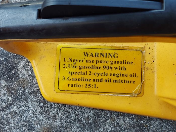 Petrol Chainsaw in like new condition,  Blade & motor, See Pictures