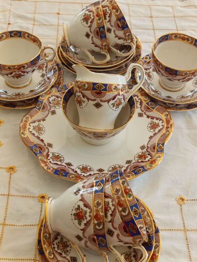 Royal Tara " Carina" 21 piece teaset
