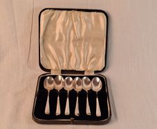 Vintage Silver-Plated EPNS Coffee Spoons Set / Cased Rat Tail Teaspoons (Set of 6)