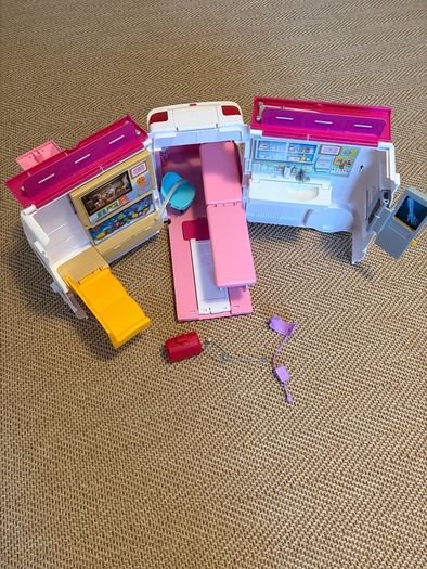 Barbie ambulance