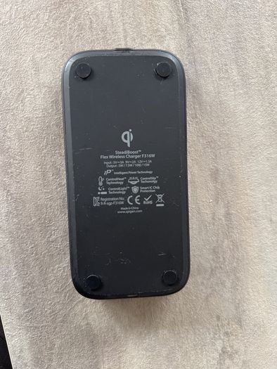 Spigen StediBoost wireless charger