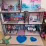 LOL Dolls house including Lol dolls and all furniture Image 4